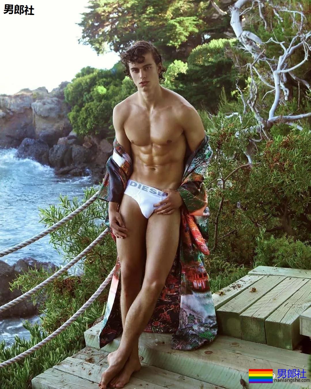 16岁191cm内裤男模泡温泉1秒吸粉7万，原来红起来可以这么容易！ - 51虹马