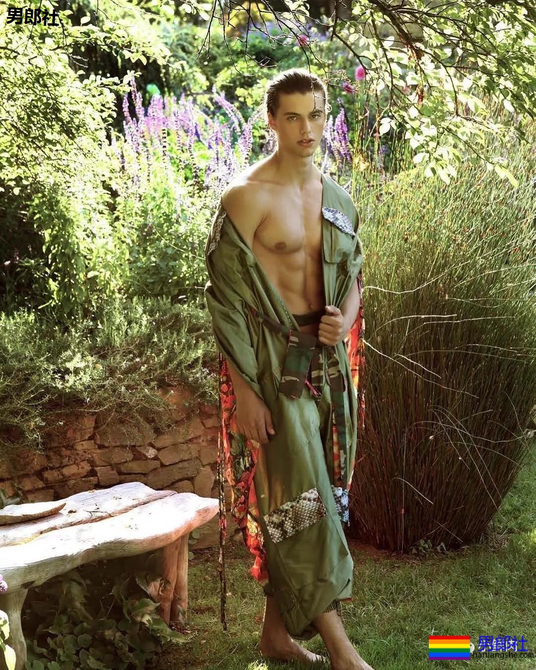 16岁191cm内裤男模泡温泉1秒吸粉7万，原来红起来可以这么容易！ - 51虹马