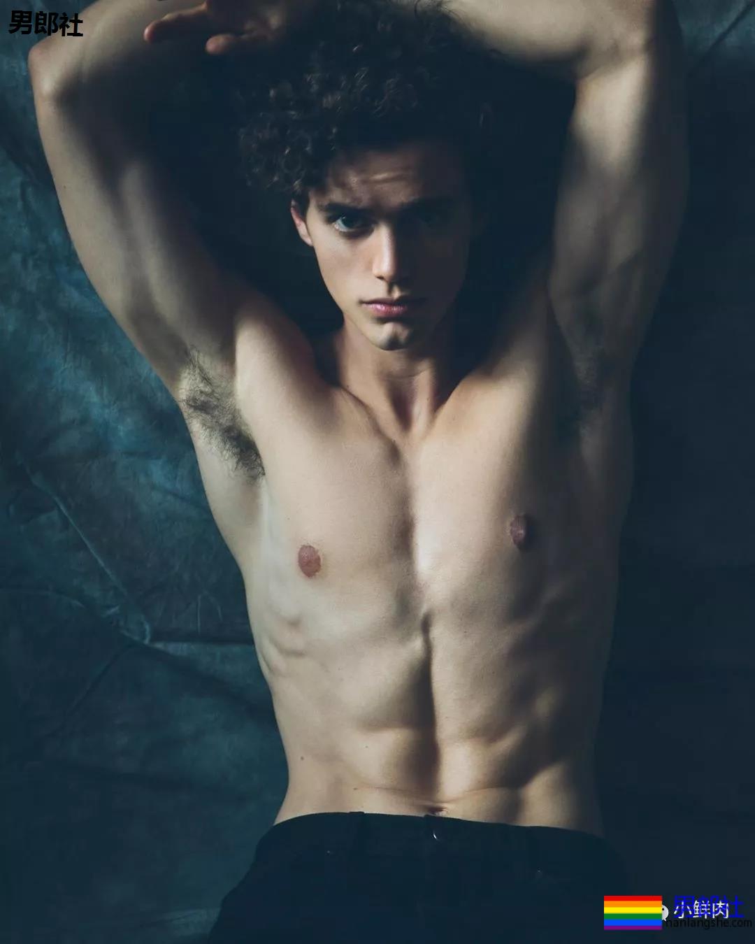 16岁191cm内裤男模泡温泉1秒吸粉7万，原来红起来可以这么容易！ - 51虹马