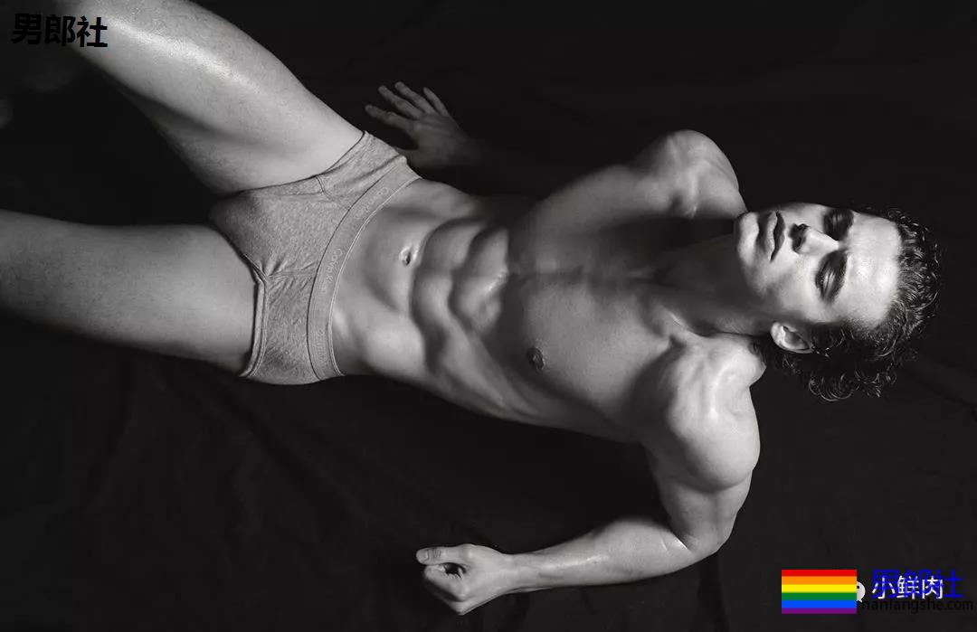 16岁191cm内裤男模泡温泉1秒吸粉7万，原来红起来可以这么容易！ - 51虹马