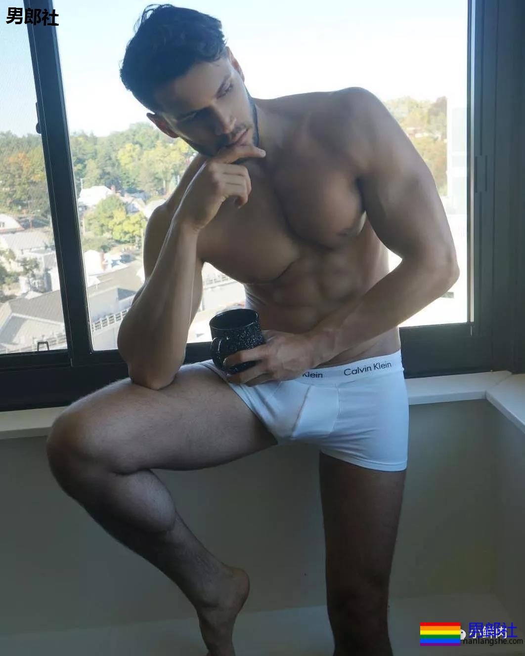 16岁191cm内裤男模泡温泉1秒吸粉7万，原来红起来可以这么容易！ - 51虹马