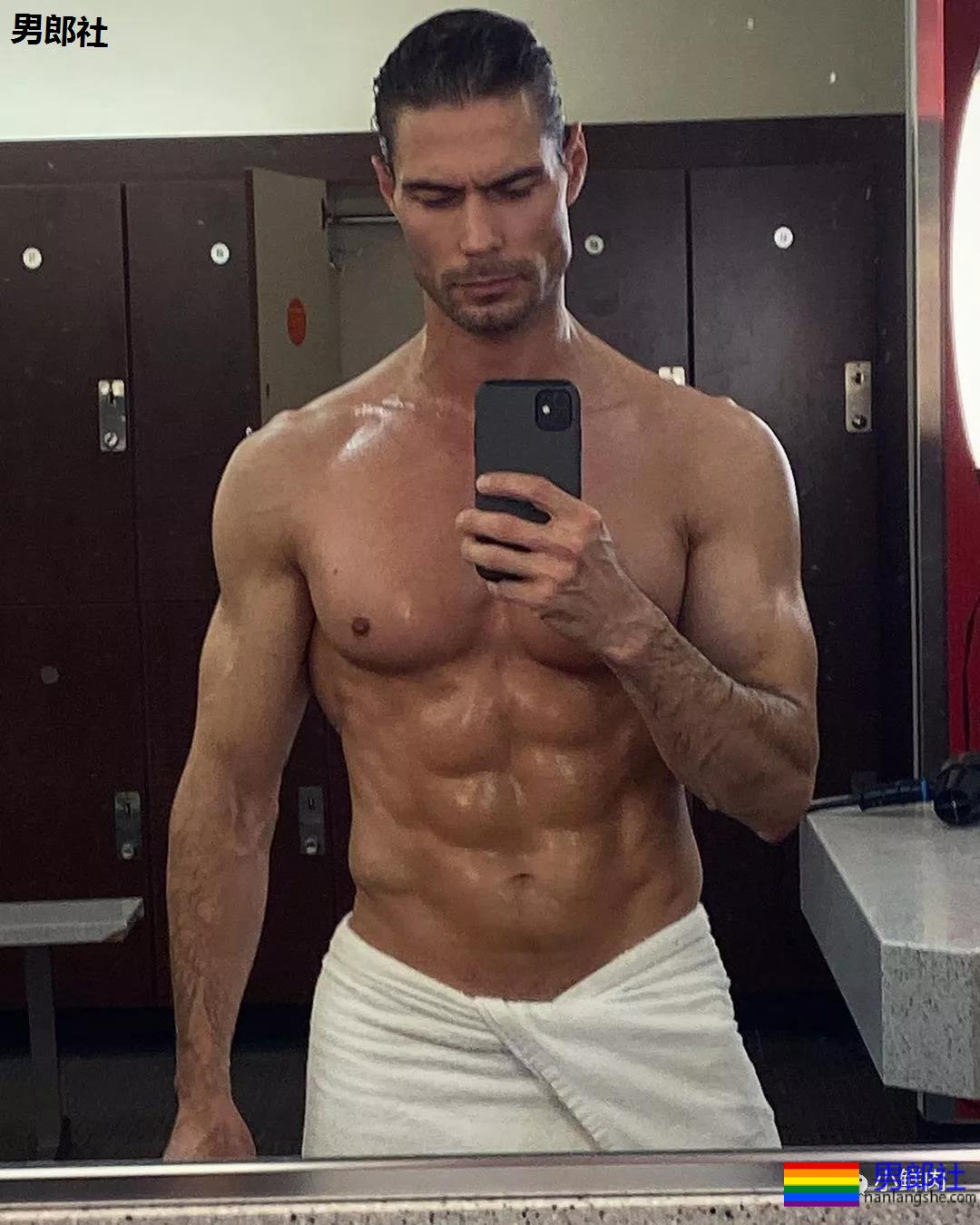 16岁191cm内裤男模泡温泉1秒吸粉7万，原来红起来可以这么容易！ - 51虹马