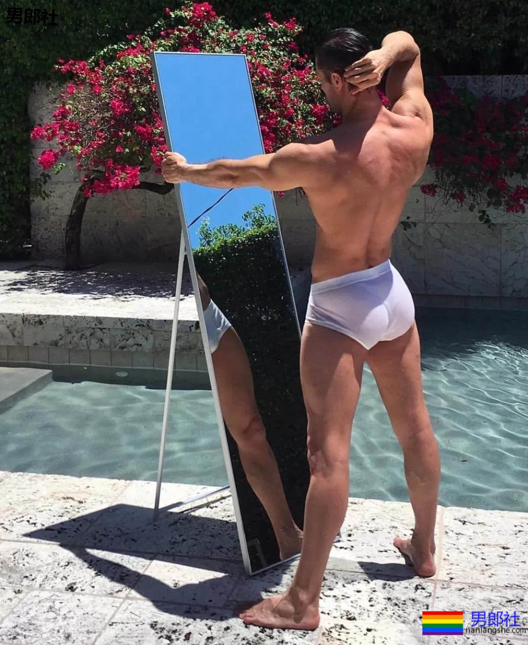 16岁191cm内裤男模泡温泉1秒吸粉7万，原来红起来可以这么容易！ - 51虹马