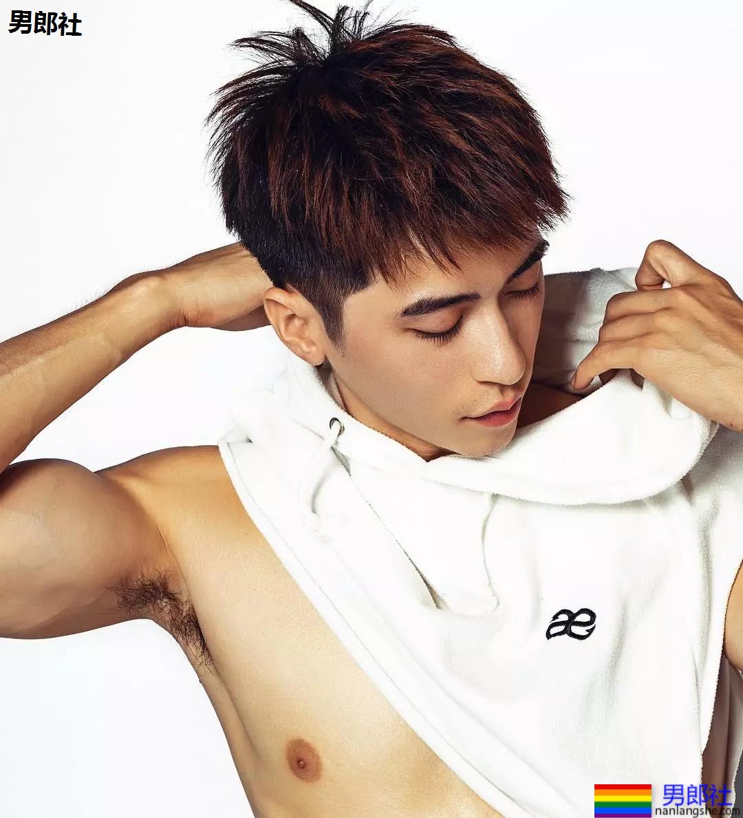 18AA+超帅混血小狼狗与男友“动作片”后大汗淋漓，竟然晒到INS引轩然大波。-51虹马