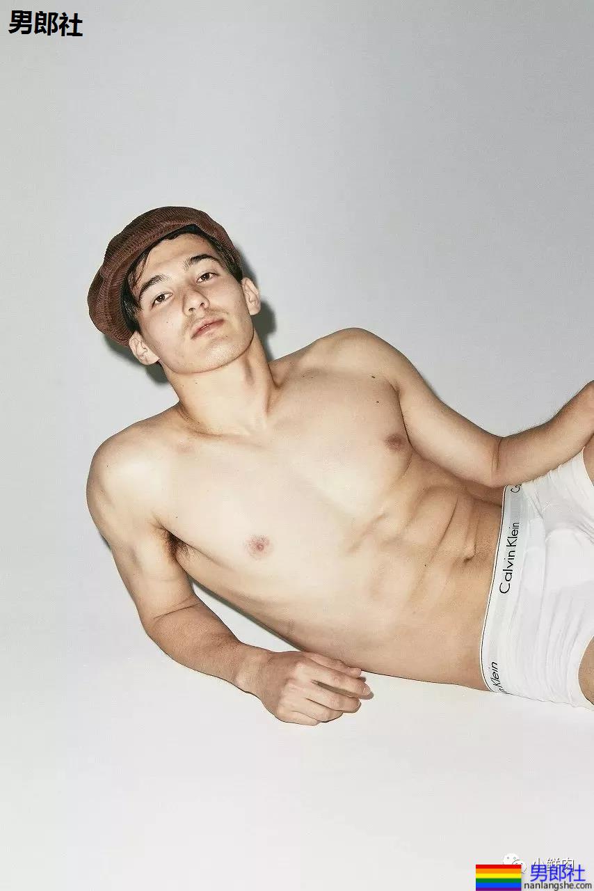 混血日本男模拍摄优衣库大片火了，人鱼线腹肌真色气！-51虹马