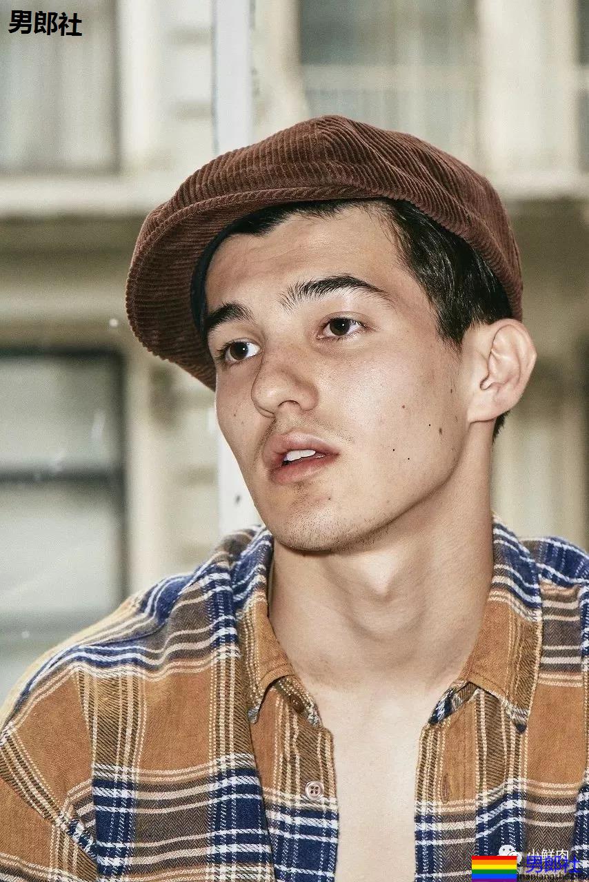 混血日本男模拍摄优衣库大片火了，人鱼线腹肌真色气！ - 51虹马