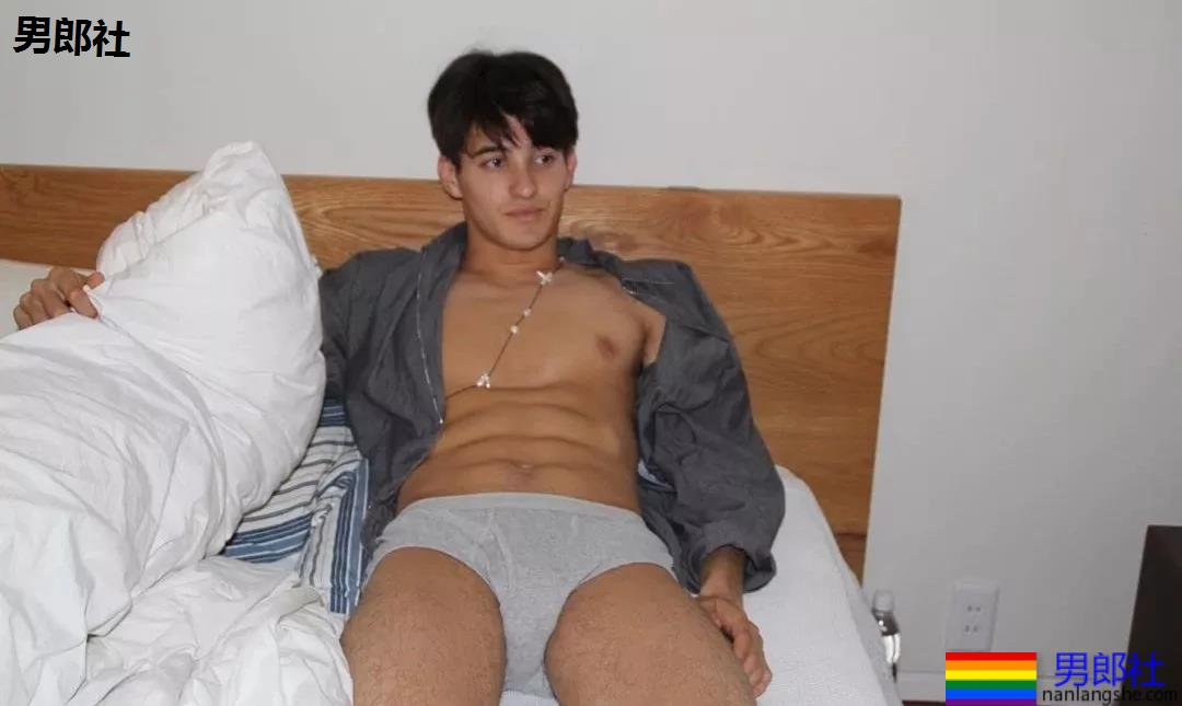 混血日本男模拍摄优衣库大片火了，人鱼线腹肌真色气！ - 51虹马