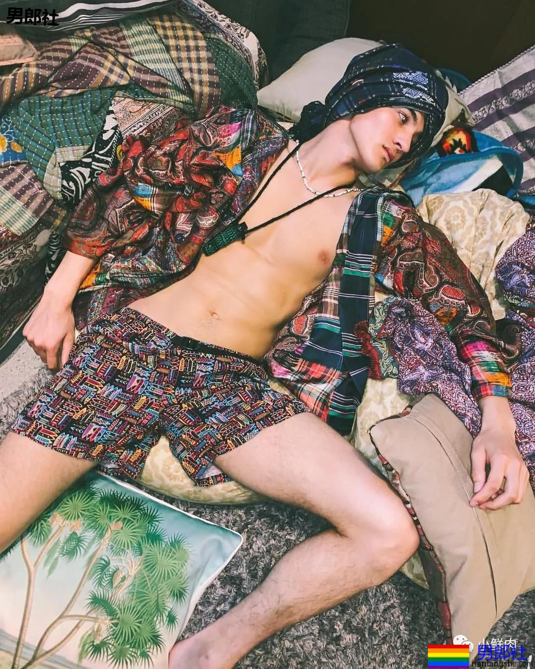 混血日本男模拍摄优衣库大片火了，人鱼线腹肌真色气！ - 51虹马