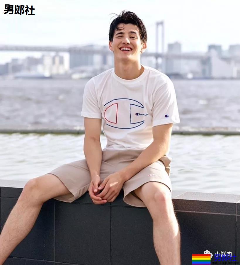 混血日本男模拍摄优衣库大片火了，人鱼线腹肌真色气！ - 51虹马