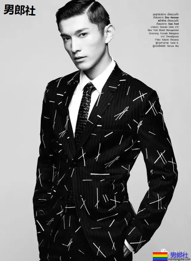 混血日本男模拍摄优衣库大片火了，人鱼线腹肌真色气！ - 51虹马