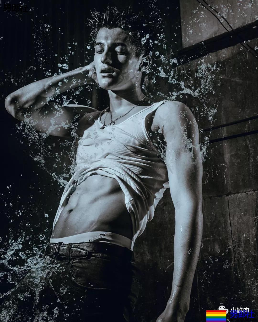 混血日本男模拍摄优衣库大片火了，人鱼线腹肌真色气！ - 51虹马