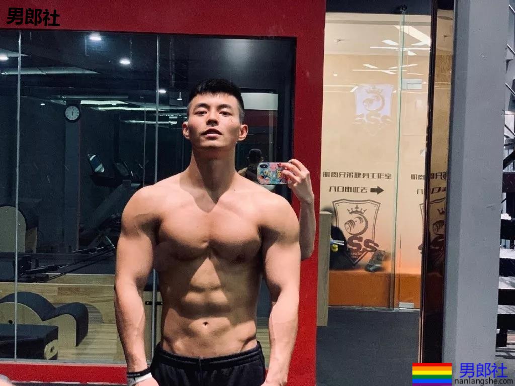 樊野家的肌肉男团!一水大长腿肌肉小狼狗,可真幸福惹! - 51虹马 樊野家的肌肉男团!一水大长腿肌肉小狼狗,可真幸福惹! - 51虹马