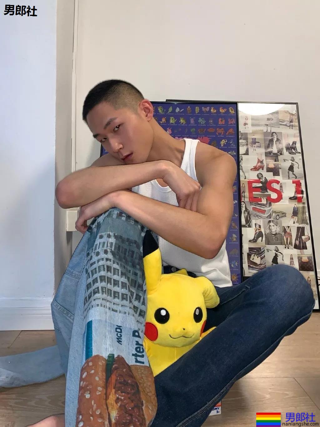 樊野家的肌肉男团!一水大长腿肌肉小狼狗,可真幸福惹! - 51虹马 樊野家的肌肉男团!一水大长腿肌肉小狼狗,可真幸福惹! - 51虹马