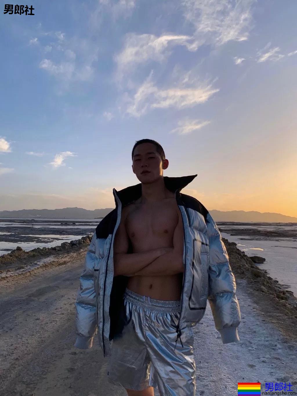 樊野家的肌肉男团!一水大长腿肌肉小狼狗,可真幸福惹! - 51虹马 樊野家的肌肉男团!一水大长腿肌肉小狼狗,可真幸福惹! - 51虹马