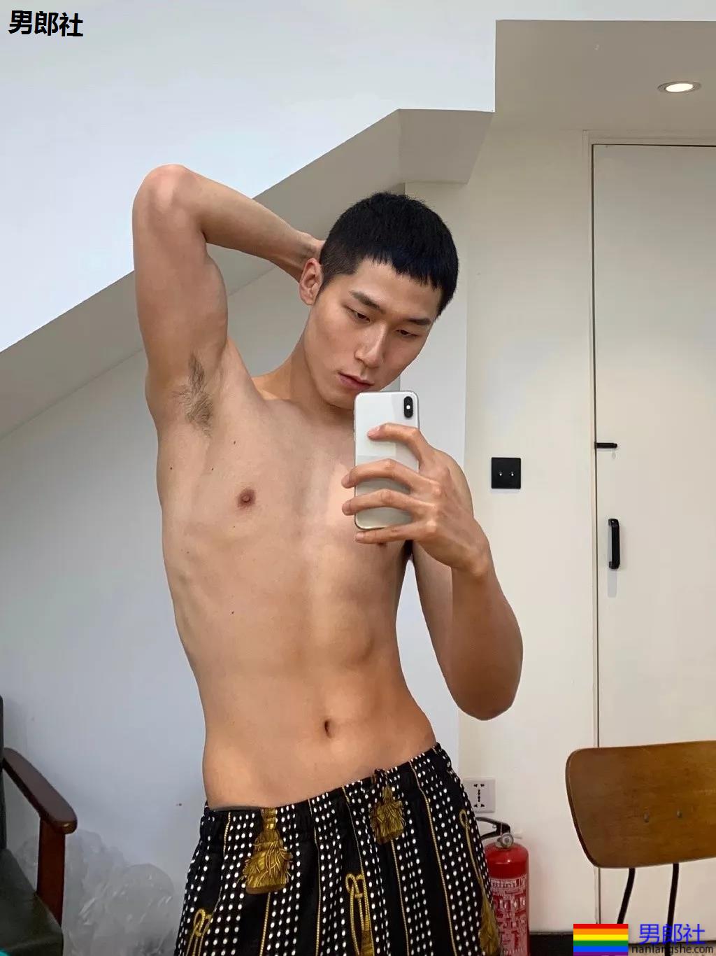 樊野家的肌肉男团!一水大长腿肌肉小狼狗,可真幸福惹! - 51虹马 樊野家的肌肉男团!一水大长腿肌肉小狼狗,可真幸福惹! - 51虹马