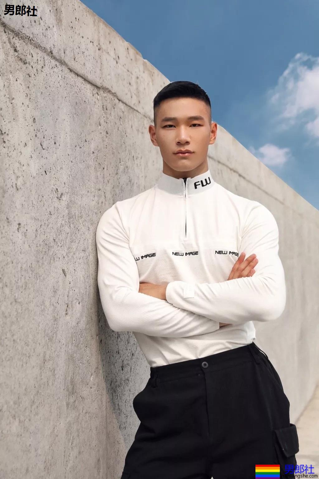 樊野家的肌肉男团!一水大长腿肌肉小狼狗,可真幸福惹! - 51虹马 樊野家的肌肉男团!一水大长腿肌肉小狼狗,可真幸福惹! - 51虹马