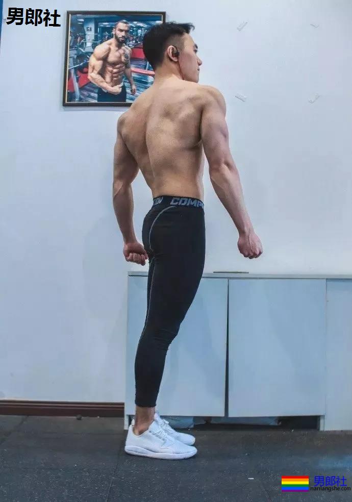 直男肌肉体育生因拍大写真走红!！黑历史被挖后消失了！ - 51虹马