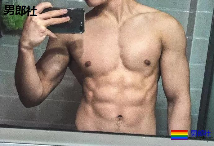 直男肌肉体育生因拍大写真走红!！黑历史被挖后消失了！ - 51虹马