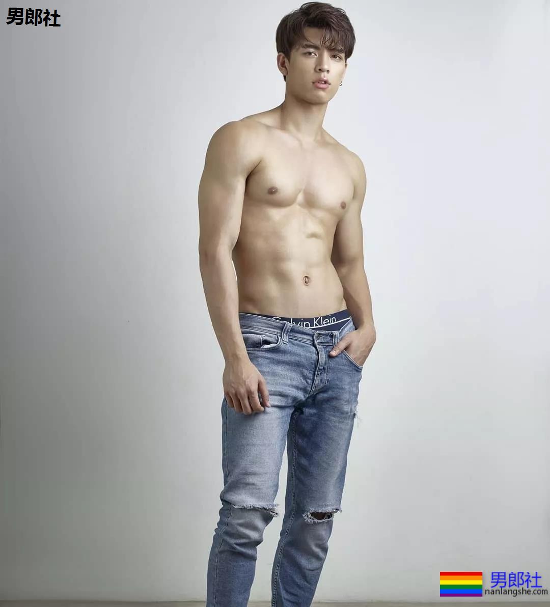 189超帅8块腹肌小狼狗，狼腰长腿小肌肉，好上头一体育生！ - 51虹马