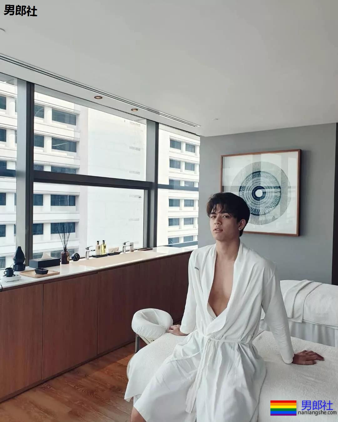 189超帅8块腹肌小狼狗，狼腰长腿小肌肉，好上头一体育生！ - 51虹马