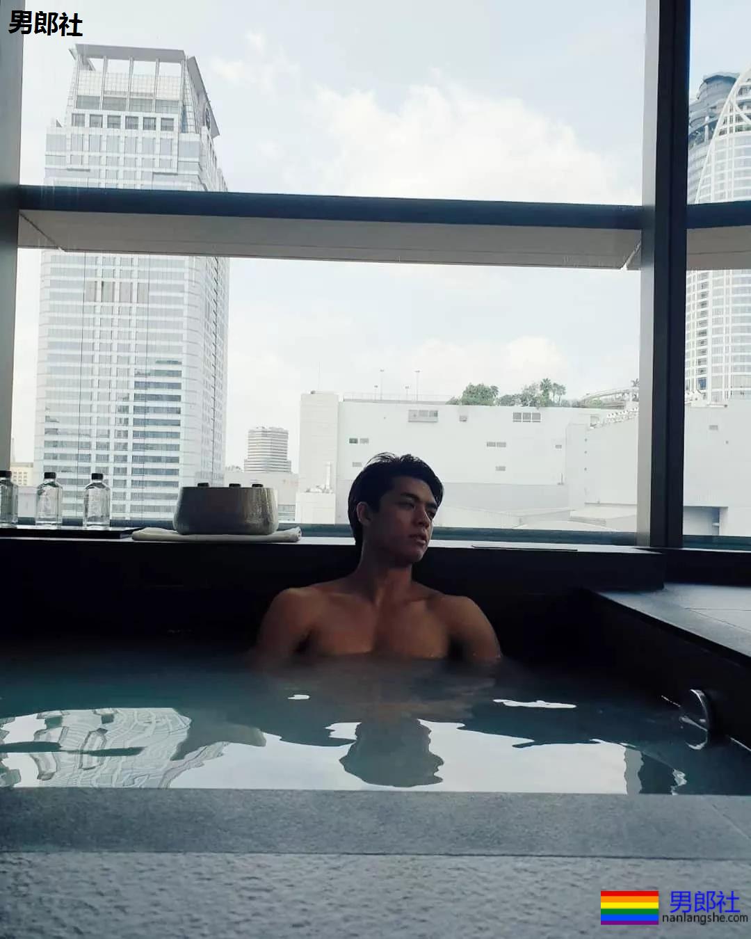 189超帅8块腹肌小狼狗，狼腰长腿小肌肉，好上头一体育生！ - 51虹马