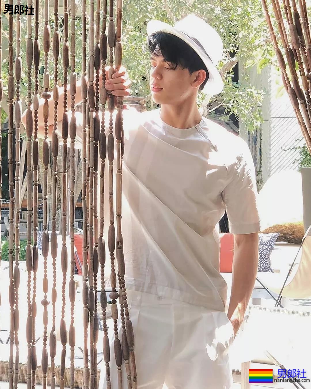 189超帅8块腹肌小狼狗，狼腰长腿小肌肉，好上头一体育生！ - 51虹马