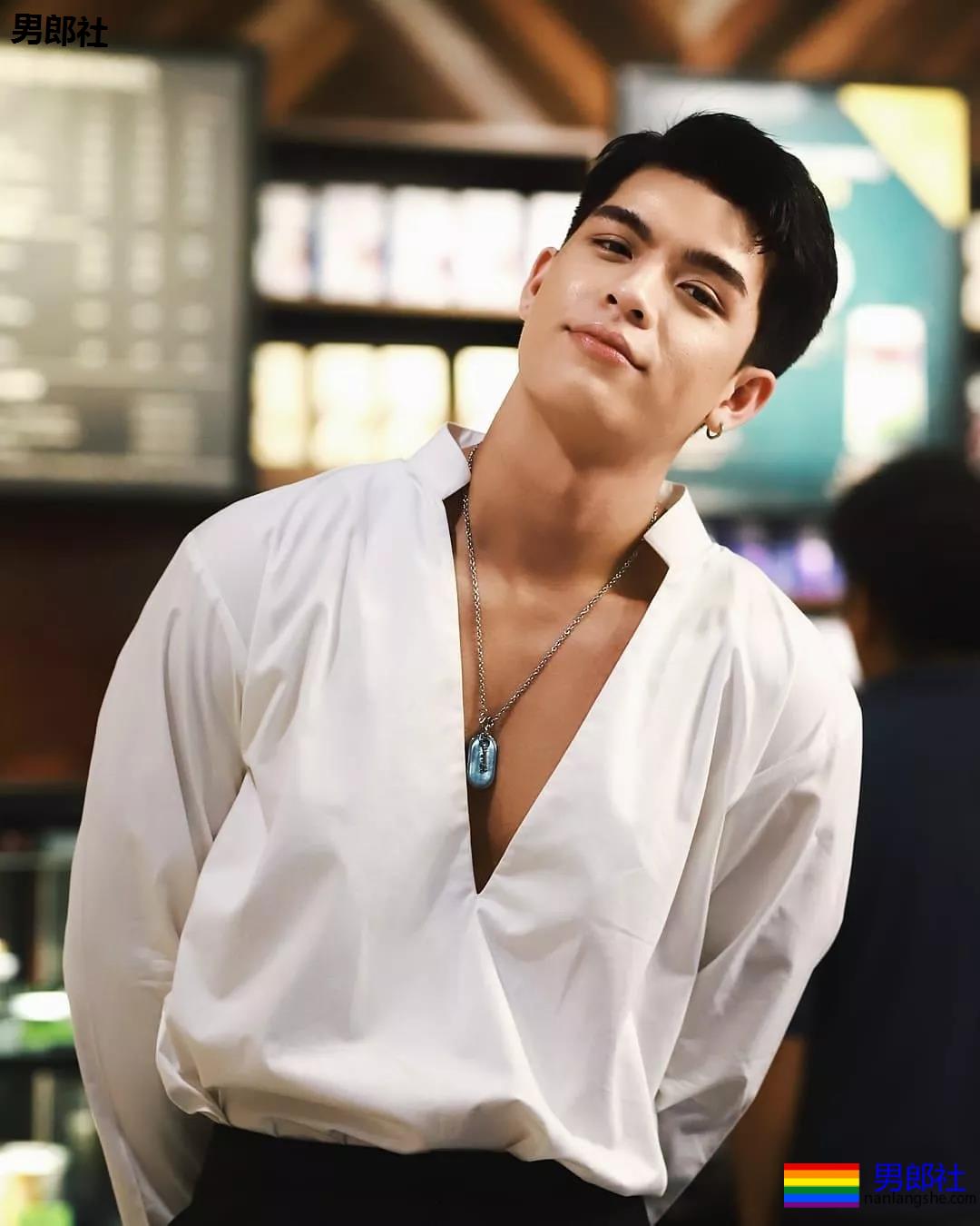 189超帅8块腹肌小狼狗，狼腰长腿小肌肉，好上头一体育生！ - 51虹马