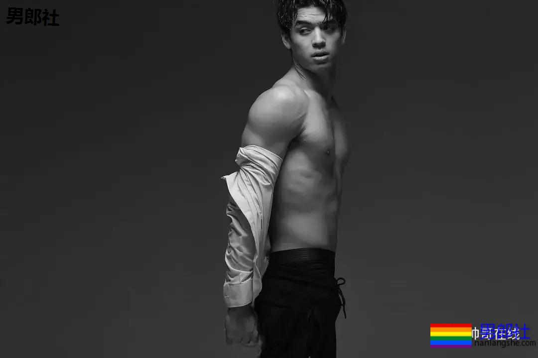 189超帅8块腹肌小狼狗，狼腰长腿小肌肉，好上头一体育生！ - 51虹马