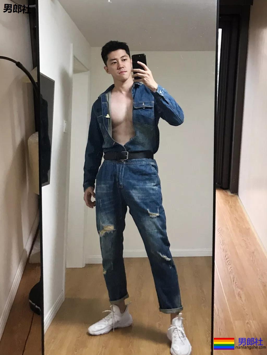 高帅长腿肉壮体育生,论在家自拍秀肌肉,我只服他! - 51虹马 高帅长腿肉壮体育生,论在家自拍秀肌肉,我只服他! - 51虹马