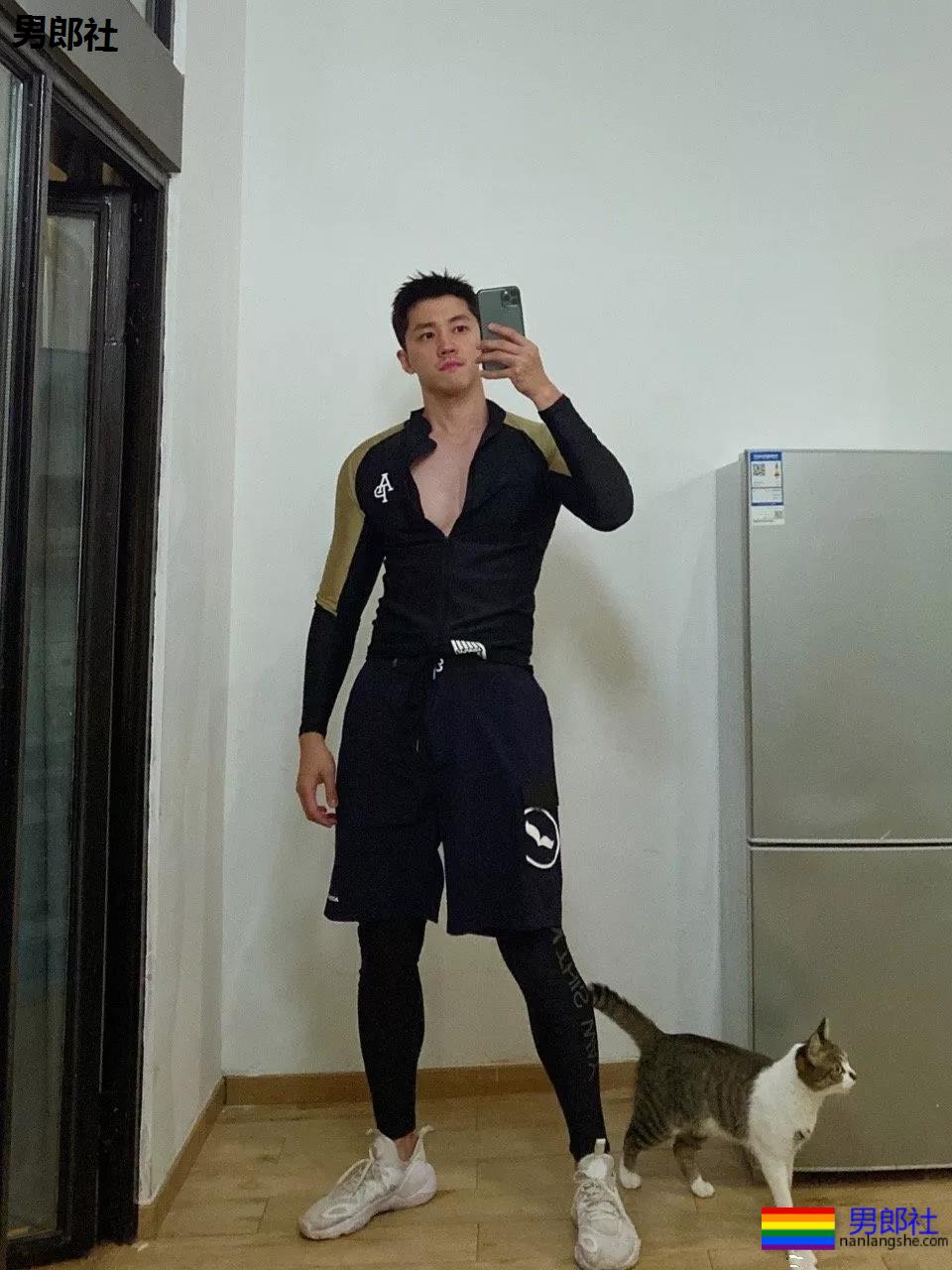 高帅长腿肉壮体育生,论在家自拍秀肌肉,我只服他! - 51虹马 高帅长腿肉壮体育生,论在家自拍秀肌肉,我只服他! - 51虹马