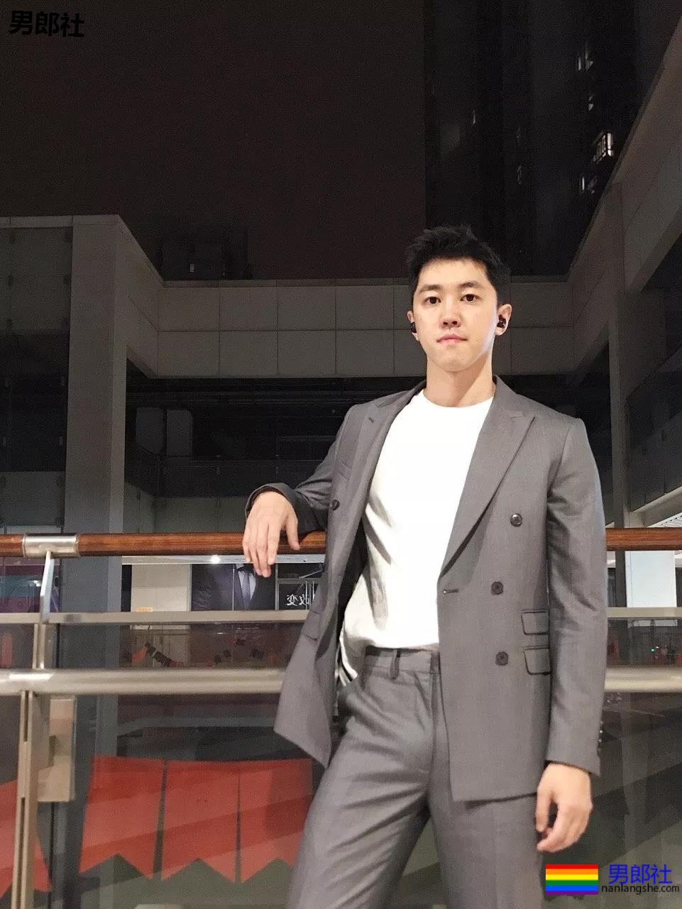 高帅长腿肉壮体育生,论在家自拍秀肌肉,我只服他! - 51虹马 高帅长腿肉壮体育生,论在家自拍秀肌肉,我只服他! - 51虹马