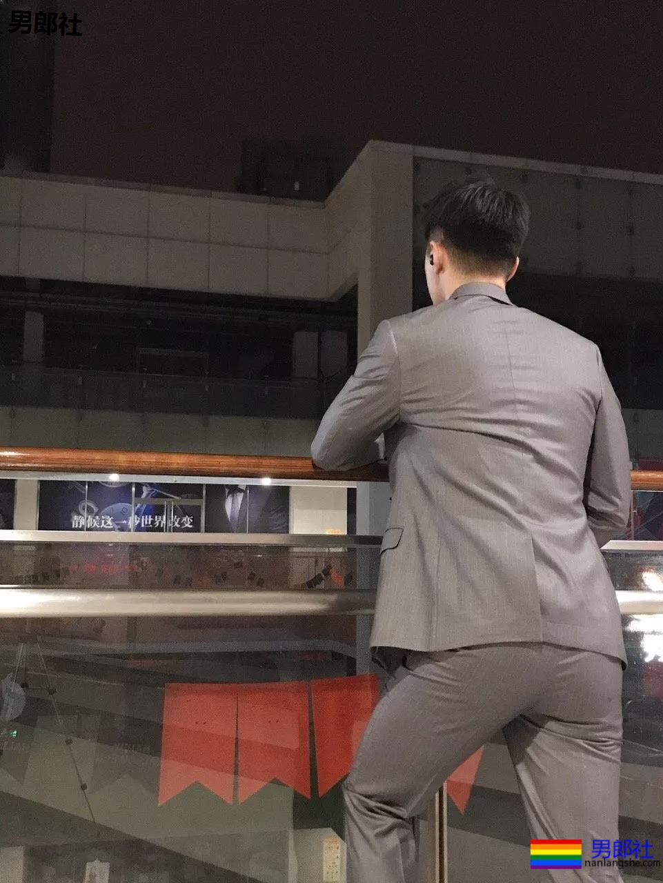 高帅长腿肉壮体育生,论在家自拍秀肌肉,我只服他! - 51虹马 高帅长腿肉壮体育生,论在家自拍秀肌肉,我只服他! - 51虹马