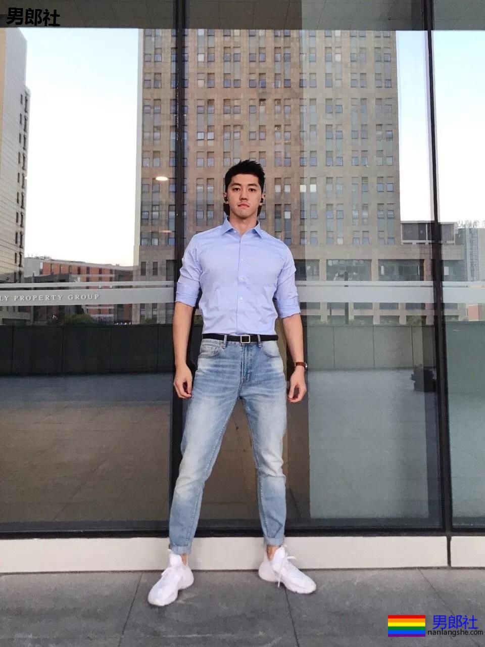 高帅长腿肉壮体育生,论在家自拍秀肌肉,我只服他! - 51虹马 高帅长腿肉壮体育生,论在家自拍秀肌肉,我只服他! - 51虹马