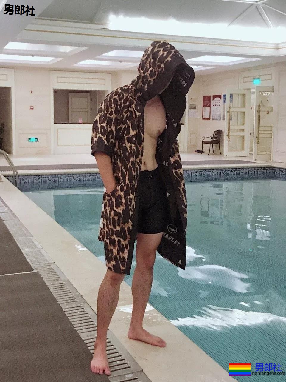 高帅长腿肉壮体育生,论在家自拍秀肌肉,我只服他! - 51虹马 高帅长腿肉壮体育生,论在家自拍秀肌肉,我只服他! - 51虹马