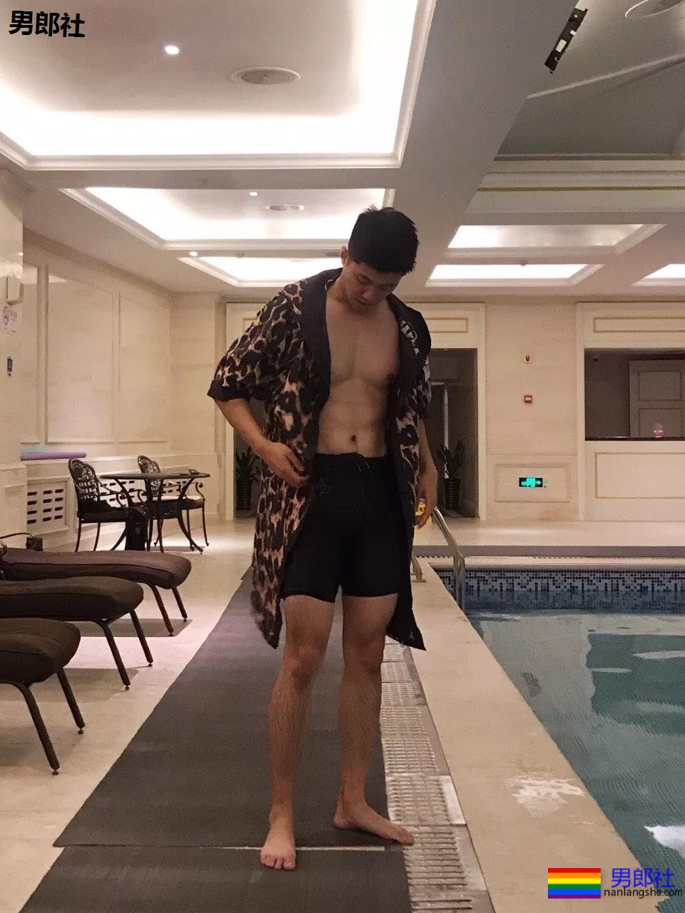 高帅长腿肉壮体育生,论在家自拍秀肌肉,我只服他! - 51虹马 高帅长腿肉壮体育生,论在家自拍秀肌肉,我只服他! - 51虹马