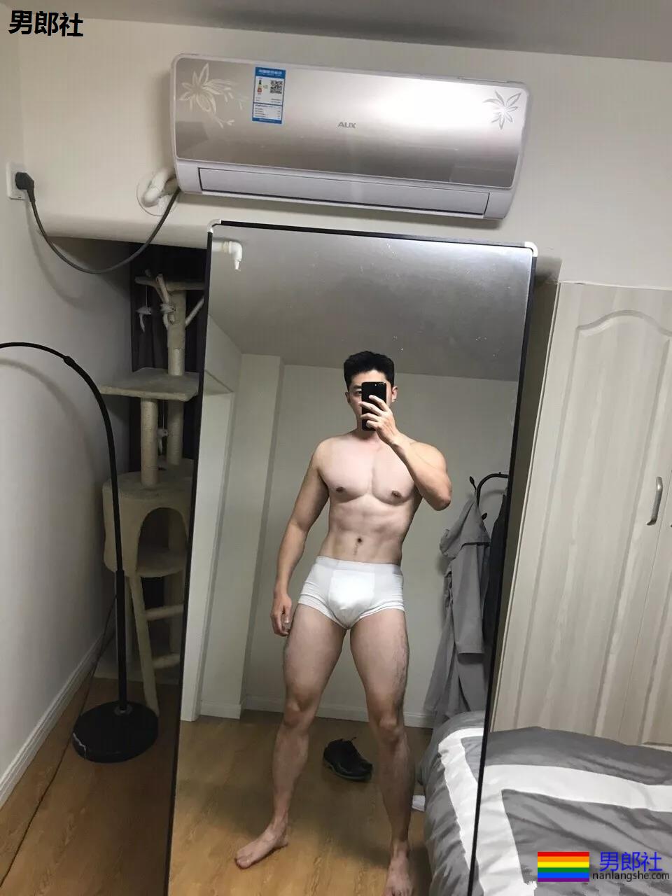 高帅长腿肉壮体育生,论在家自拍秀肌肉,我只服他! - 51虹马 高帅长腿肉壮体育生,论在家自拍秀肌肉,我只服他! - 51虹马