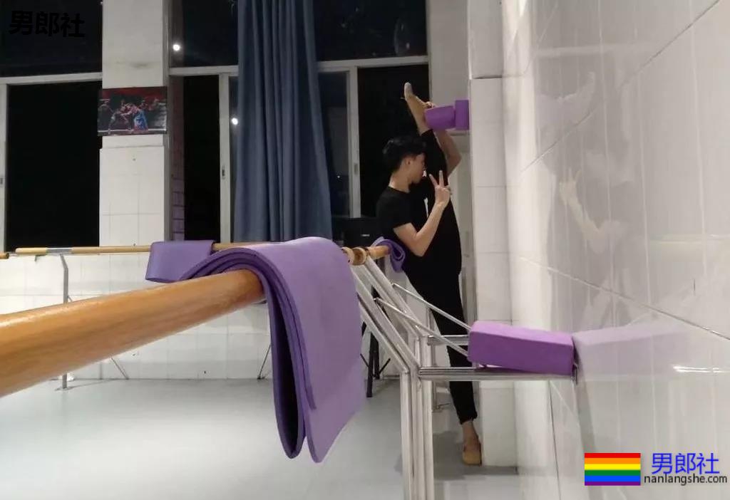 14个活在五线小城的gay:“我想离开家乡,就像昭君出塞…” - 51虹马 14个活在五线小城的gay:“我想离开家乡,就像昭君出塞…” - 51虹马