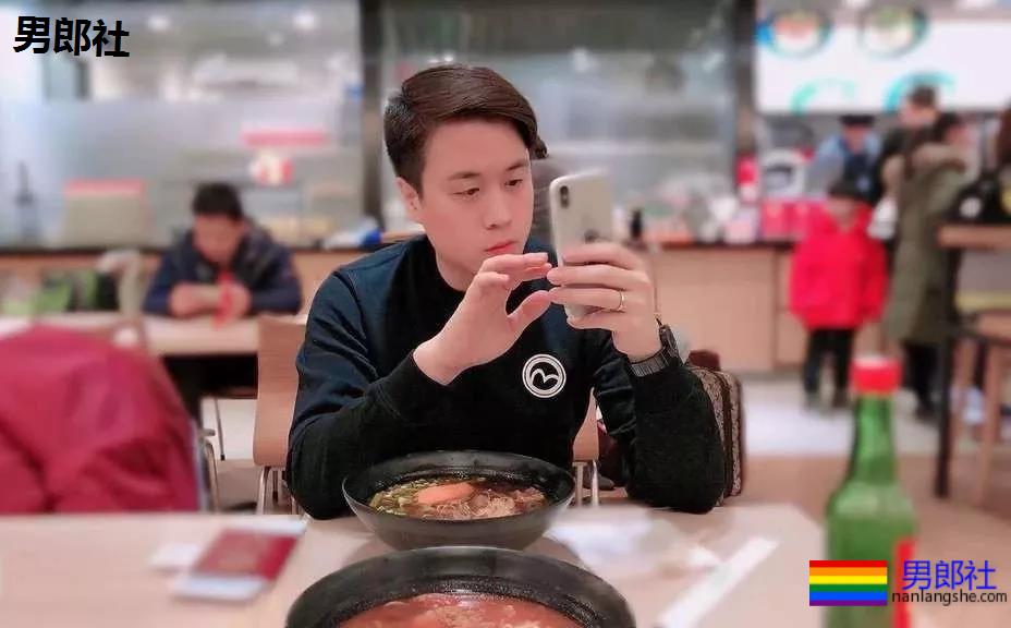 14个活在五线小城的gay:“我想离开家乡,就像昭君出塞…” - 51虹马 14个活在五线小城的gay:“我想离开家乡,就像昭君出塞…” - 51虹马