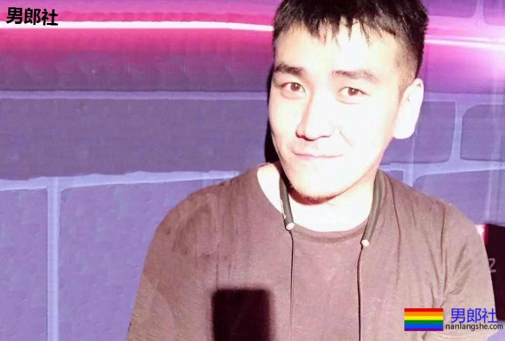 14个活在五线小城的gay:“我想离开家乡,就像昭君出塞…” - 51虹马 14个活在五线小城的gay:“我想离开家乡,就像昭君出塞…” - 51虹马