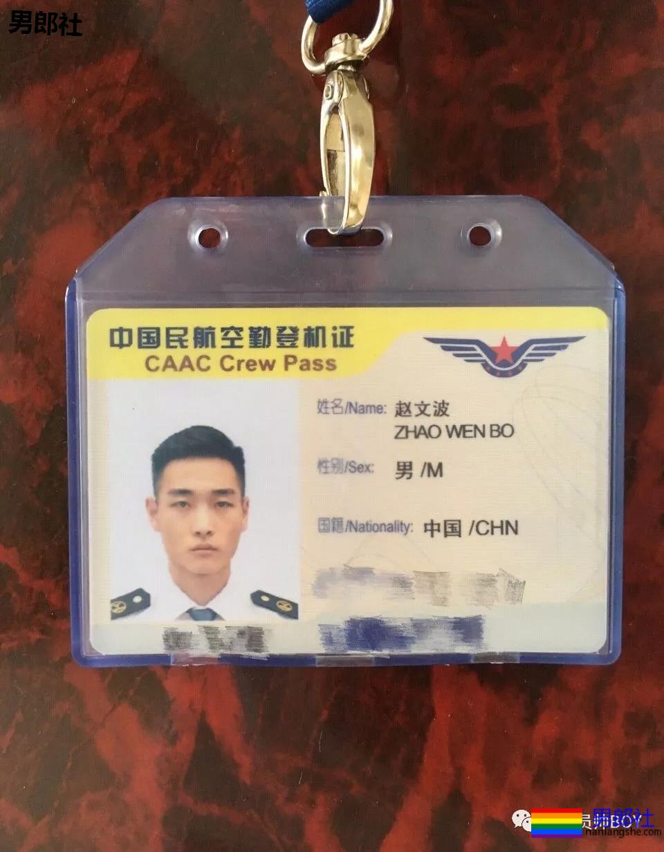 96年的飞行学员脱掉制服后竟然有八块腹肌 - 51虹马 96年的飞行学员脱掉制服后竟然有八块腹肌 - 51虹马