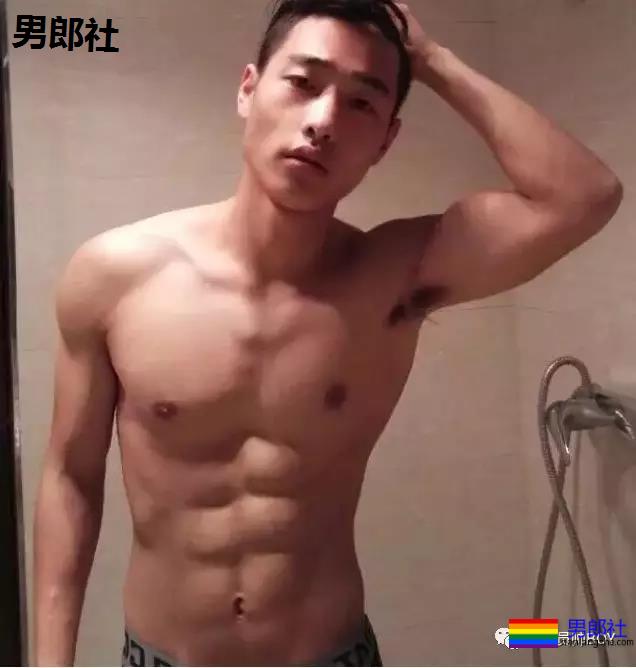 96年的飞行学员脱掉制服后竟然有八块腹肌 - 51虹马 96年的飞行学员脱掉制服后竟然有八块腹肌 - 51虹马