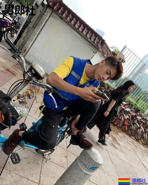 街上抓拍各种肌肉男神大合集 - 51虹马