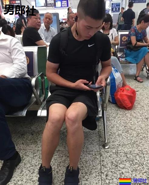 街上抓拍各种肌肉男神大合集 - 51虹马