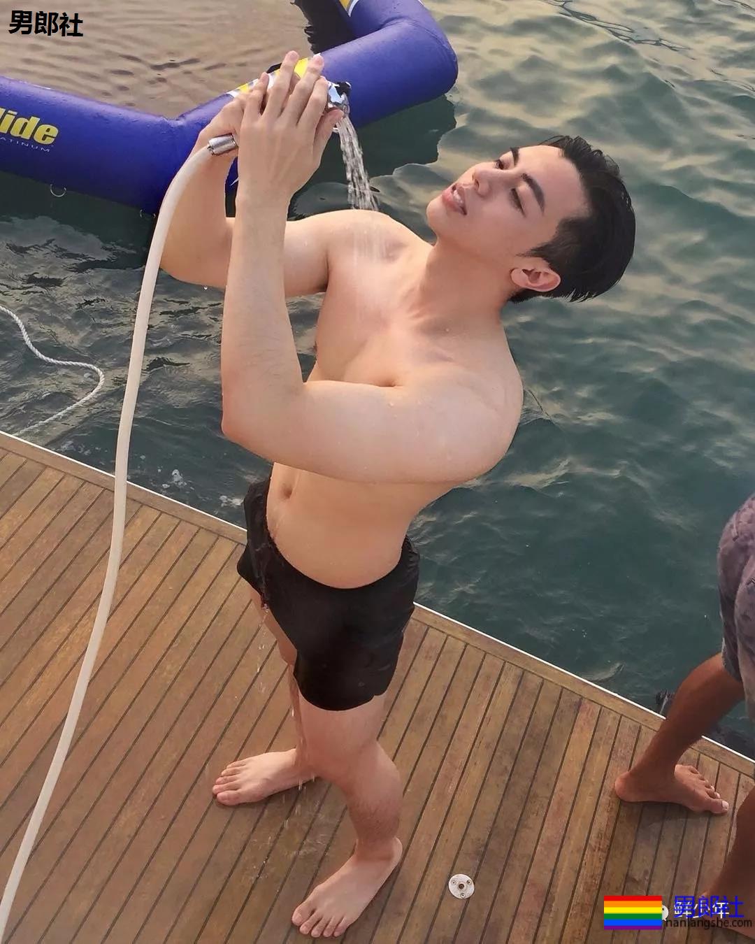 42CM！酷似黄景瑜 广东网红粗壮的不仅仅是手臂！鼻子也大？ - 51虹马