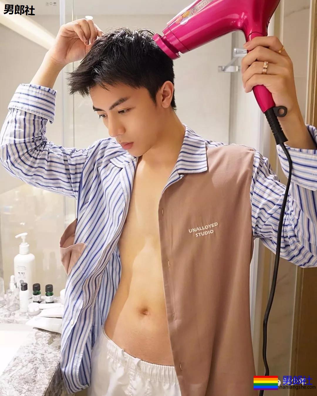 42CM！酷似黄景瑜 广东网红粗壮的不仅仅是手臂！鼻子也大？ - 51虹马