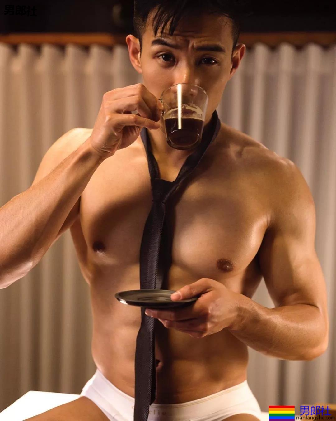 肌肉医生拍正装内裤写真，网红男模都不是省油的…-51虹马