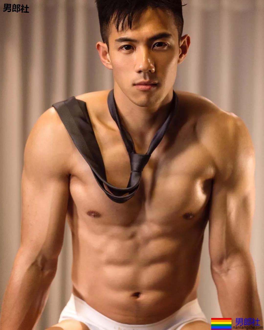 肌肉医生拍正装内裤写真，网红男模都不是省油的… - 51虹马