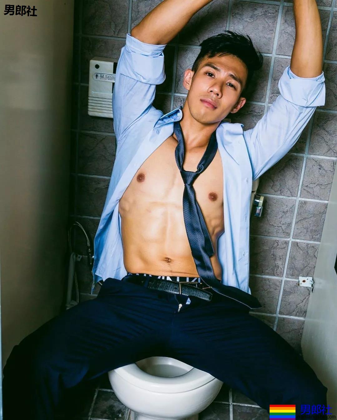 肌肉医生拍正装内裤写真，网红男模都不是省油的… - 51虹马