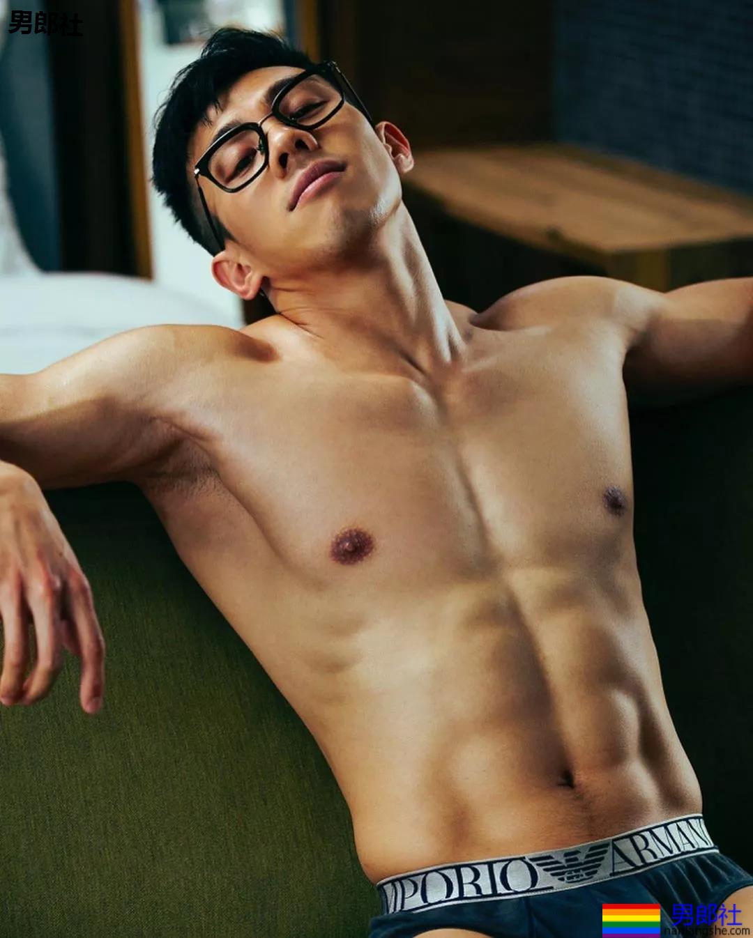 肌肉医生拍正装内裤写真，网红男模都不是省油的… - 51虹马