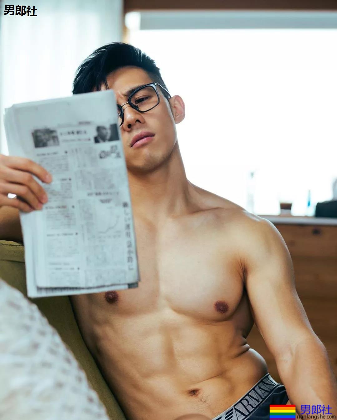 肌肉医生拍正装内裤写真，网红男模都不是省油的… - 51虹马